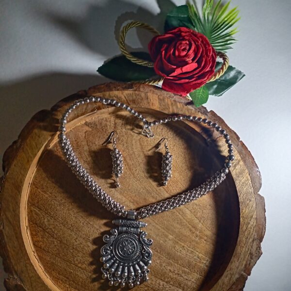 Dola Necklace Set